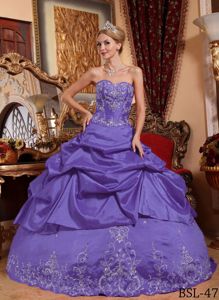 Pretty Pick-ups Embroidery Purple Quinceanera Gown Dresses