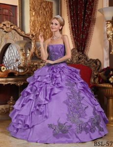 Exquisite Appliqued Ruffled Lilac Quinceanera Gown Dresses