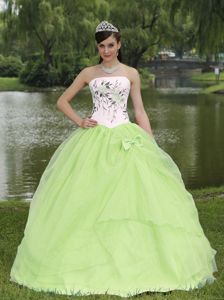 Wholesale Yellow Green and White Quince Dress with Embroidery