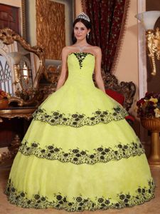 Greatest American Dog Black Lace Appliques Yellow Tiered Strapless Dress for Sweet 15