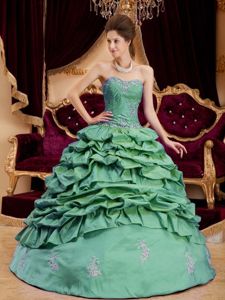 Green Taffeta Quinceanera Dresses with Pick-ups and Appliques