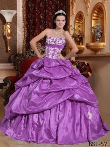 Lavender Ball Gown Dress for Quinces with Appliques