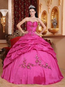Hot Pink Sweetheart Dresses For a Quinceanera with Appliques