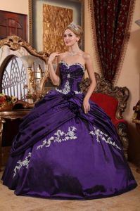 Dark Purple Sweetheart Quinceanera Gowns with Appliques Cheap