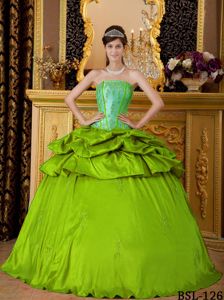 Taffeta Quinceanera Gown with Strapless Neck and Appliques