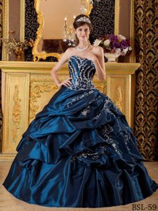 Navy Blue Taffeta Sweet Sixteen Dresses with Appliques and Pick-ups