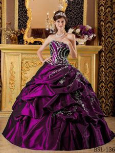 Sweetheart Purple Appliqued Pick-ups Taffeta Sweet 15 Dresses