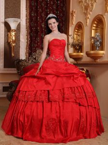 Sophisticated Red Sweetheart Embroidery Quinces Dresses in Taffeta