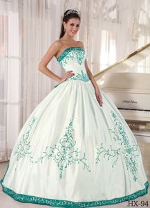 Strapless White Dresses for 15 with Turquoise Hem and Embroidery