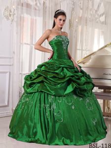 Embroidery forest Green Dresses Quince with Pick-ups and Pleats