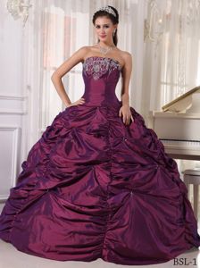 Strapless Beading Burgundy Sweet Sixteen Dresses with Pick-ups