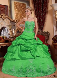 Attractive Grass Green Embroidery Sweet 16 Dresses with Pick-ups