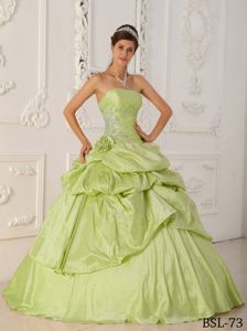 Yellow Green A-line Dresses Quinceanera with Pick ups and Appliques