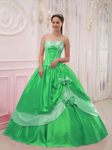 Elegant Green Sweetheart Sweet 16 Dress with Appliques and Bows