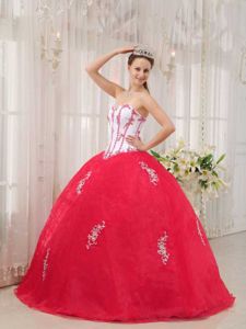 Red and White Sweetheart Appliques Decorate Quinceanera Dresses