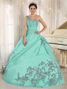 Apple Green One Shoulder Quinces Dresses with Beaded Appliques
