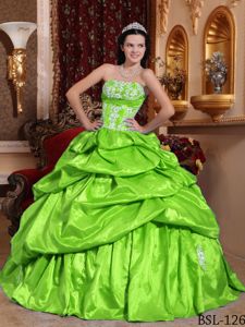 Appliques and Pick ups Accent Quinceanera Gowns in Spring Green