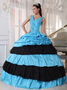 Blue and Black V-neck Sweet 16 Dresses with Appliques Flowers