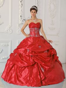 Red Taffeta Sweetheart Quinceanera Dress with Appliques