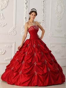 Wine Red Strapless Quinceanera Dress in Floor-length with Appliques