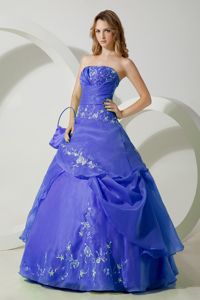 Elegant Purple Strapless Sweet Sixteen Dresses with Embroidery