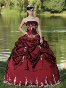 Noble Strapless Burgundy Sweet Sixteen Dresses with Pick-ups