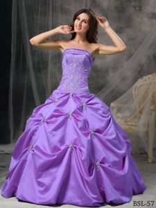 Lavender Strapless Appliqued Dresses for a Quince with Pick-ups