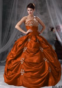 Classic Bright Rust Red Appliqued Quinceanera Dresses with Pick-ups