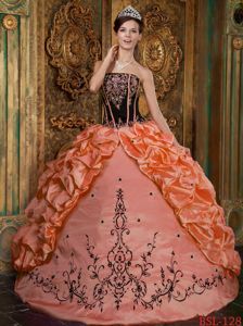 Elegant Orange and Black Embroidery Dresses for 15 with Appliques