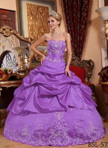 Elegant Purple Sweetheart Dresses for 15 with Pick-ups and Appliques