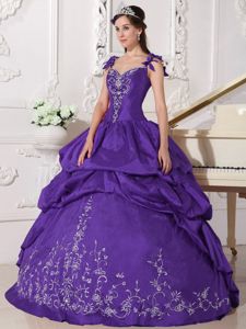 Purple Pick-ups Straps Embroidery Dresses for a Quince in Fashion