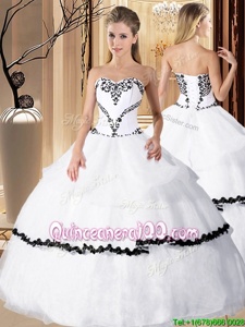 Deluxe Sweetheart Sleeveless Sweet 16 Quinceanera Dress Floor Length Beading and Embroidery White Organza
